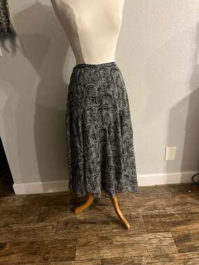 Newsworthy Black and White Paisley Print Chiffon Maxi Skirt Size 3X